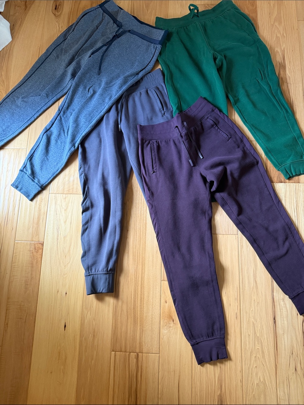 Lot of 4 lululemon joggers . All like new.